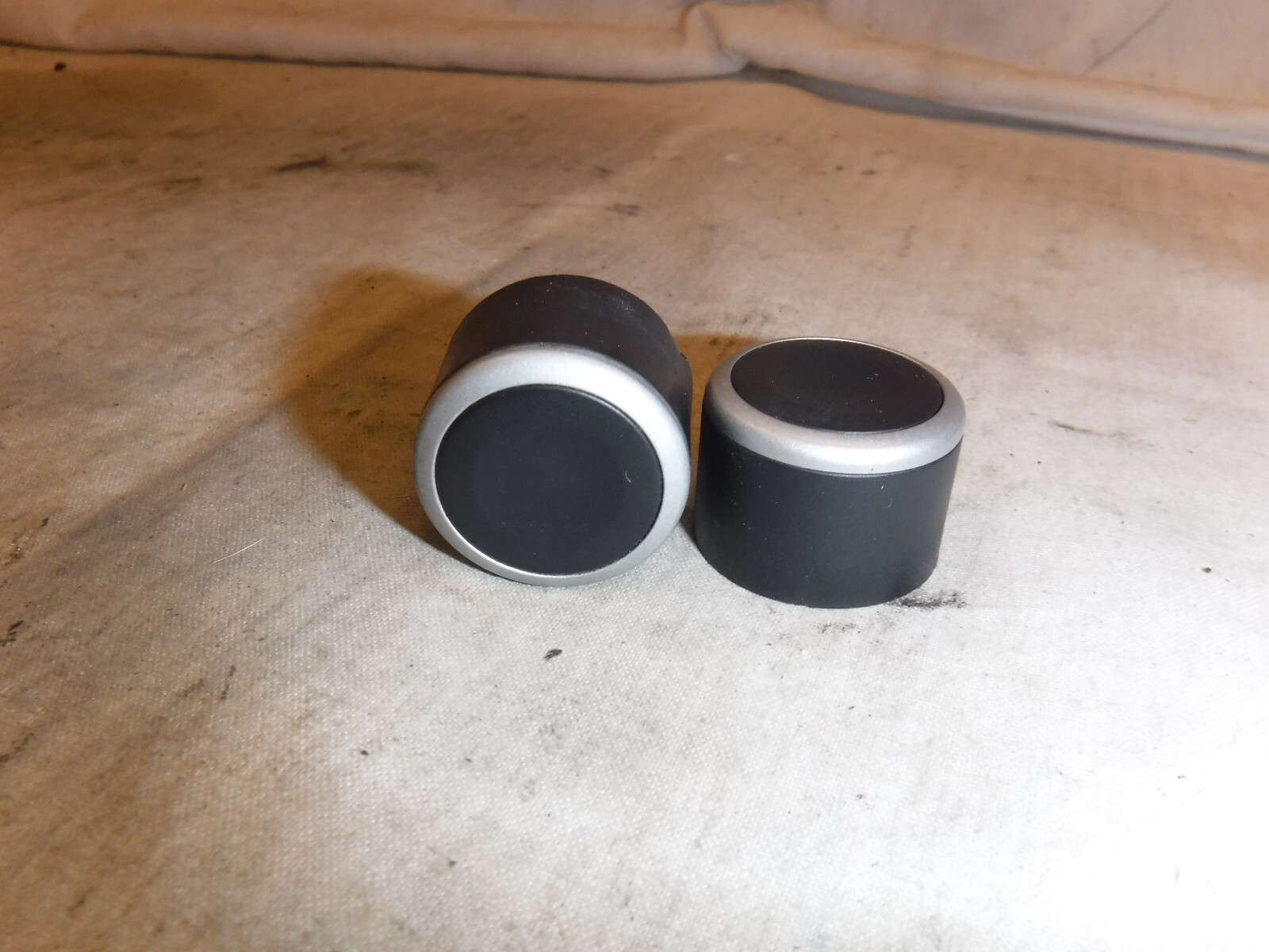 07 08 09 Kia Spectra Radio Cd Knob Set 96150-2F700 WCT18