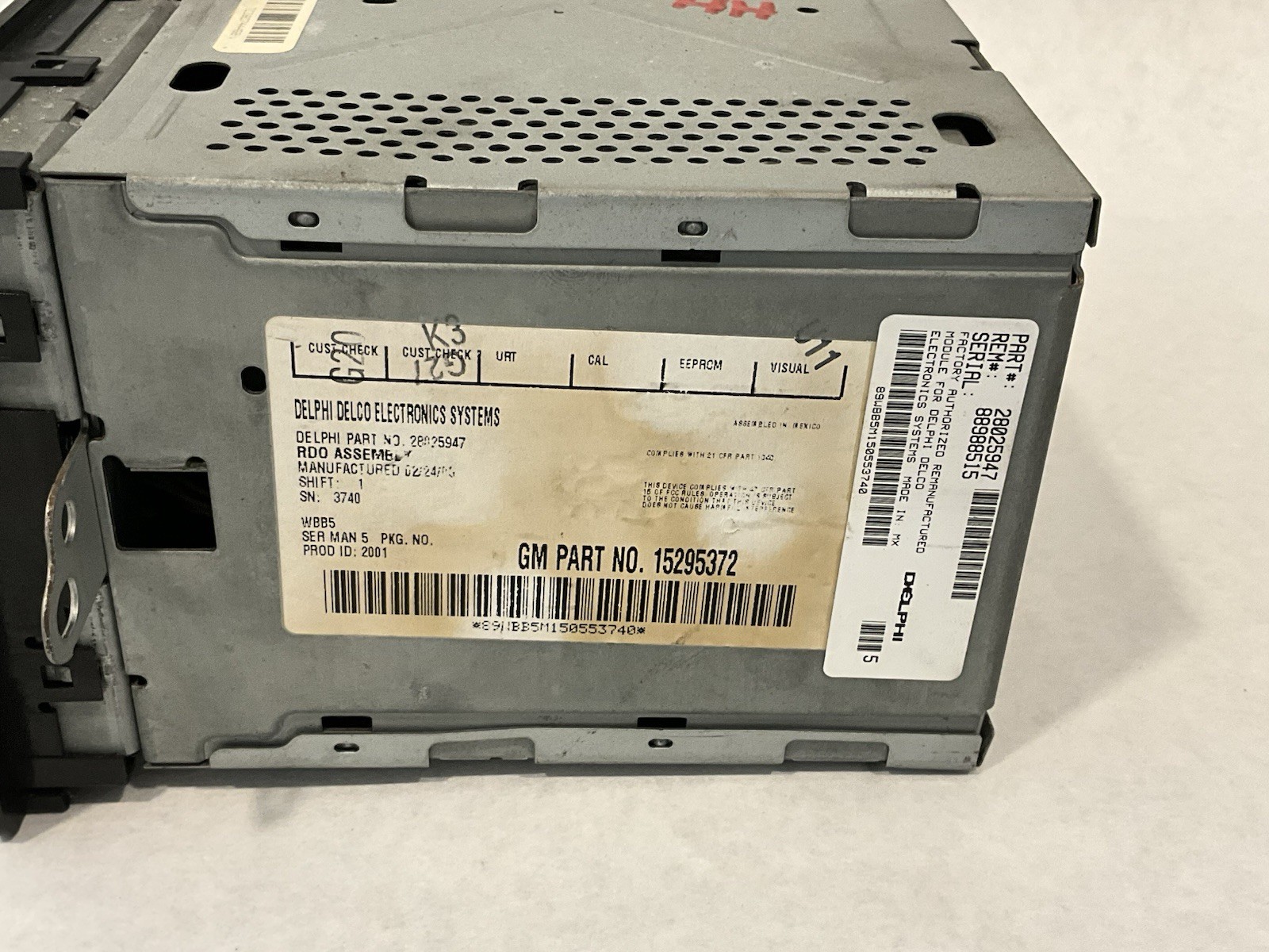 2003-2005 GMC Yukon XL Radio CD Cassette Player 15295372 Faded Tested OEM
