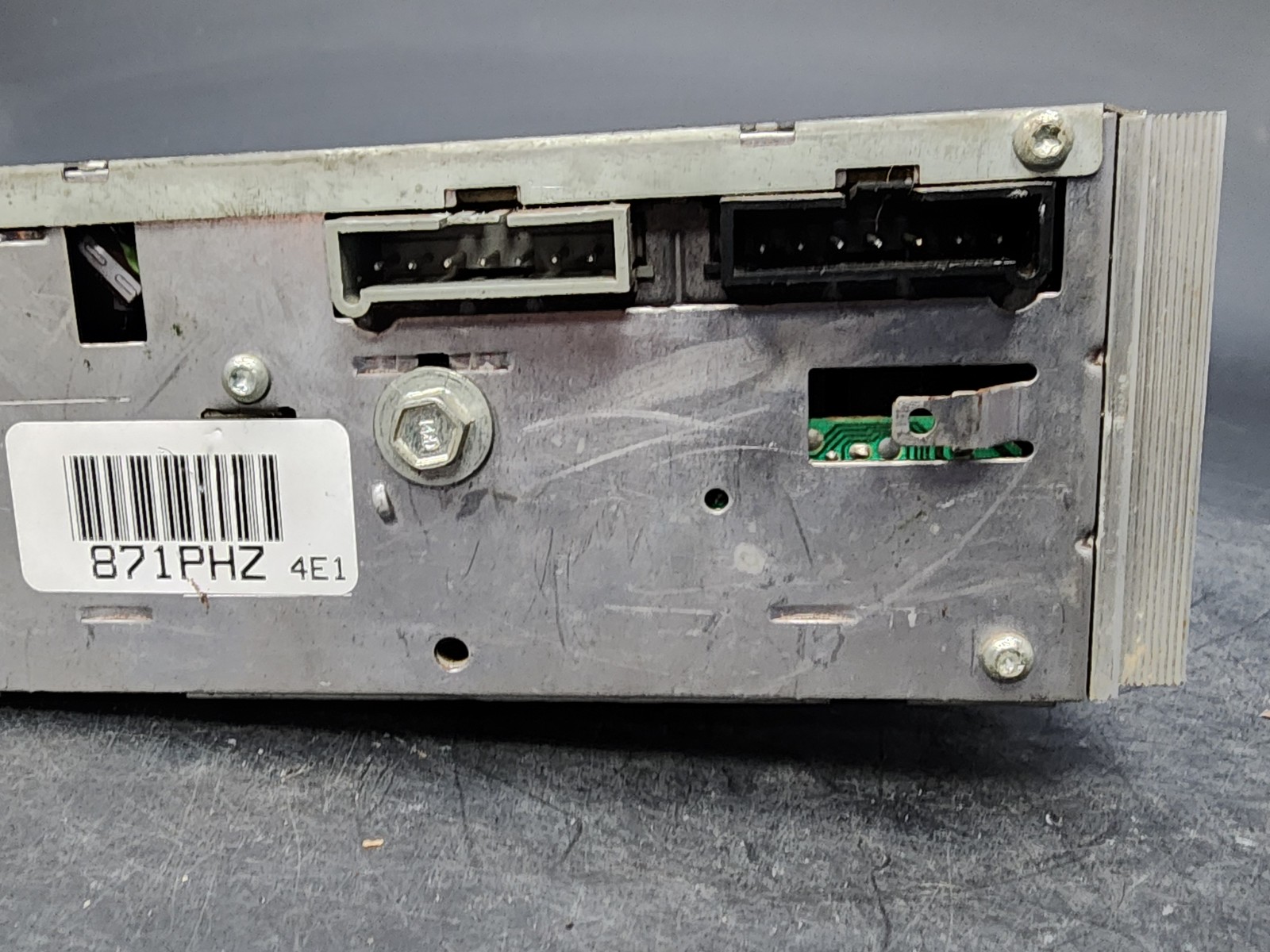 OEM 88-02 Chrysler Dodge Jeep AM FM Radio Cassette Player P04858556 Used