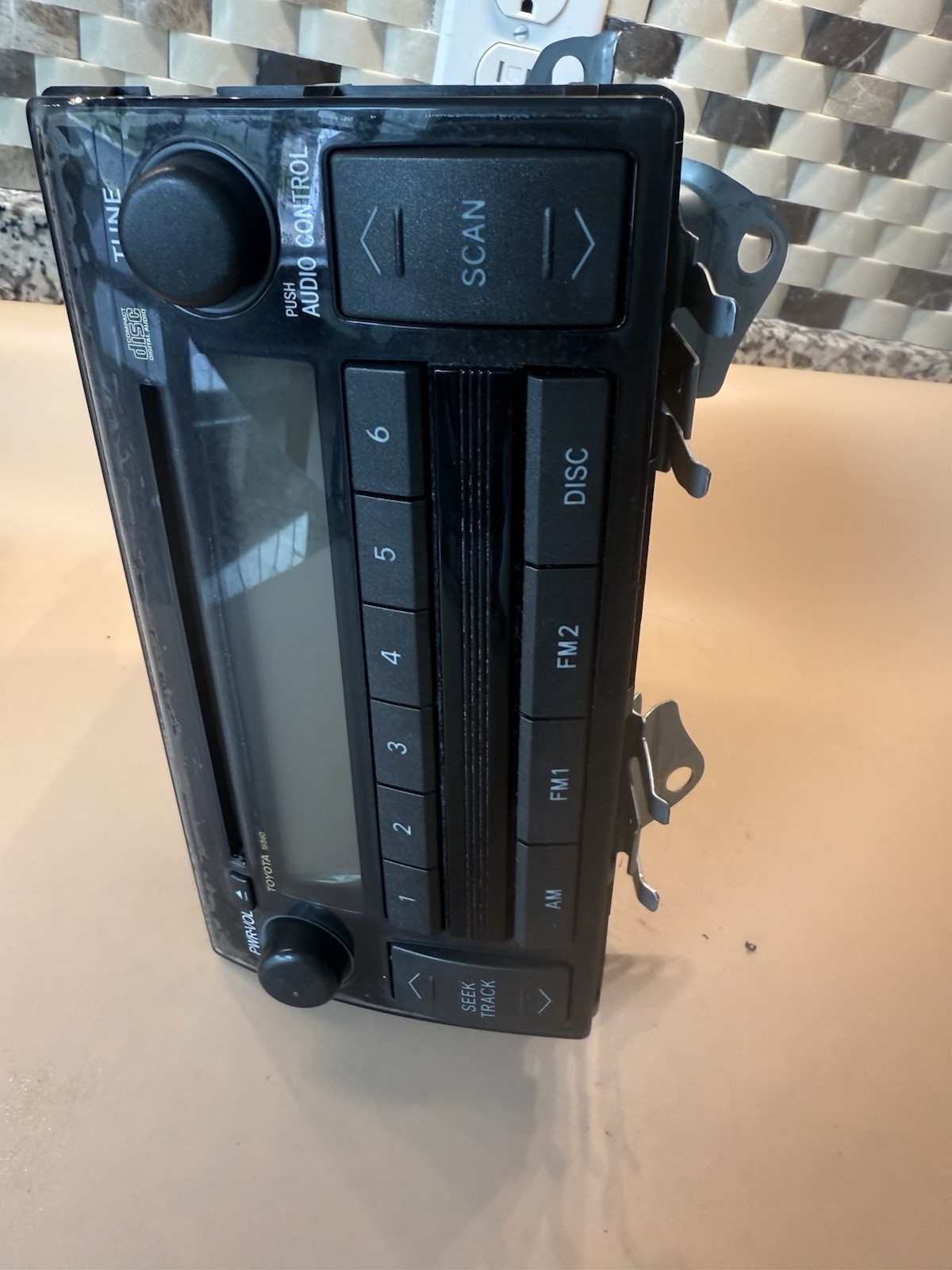 2005-2006 Toyota Camry Radio Stereo Receiver W/ CD Tuner OEM 86120-AA160