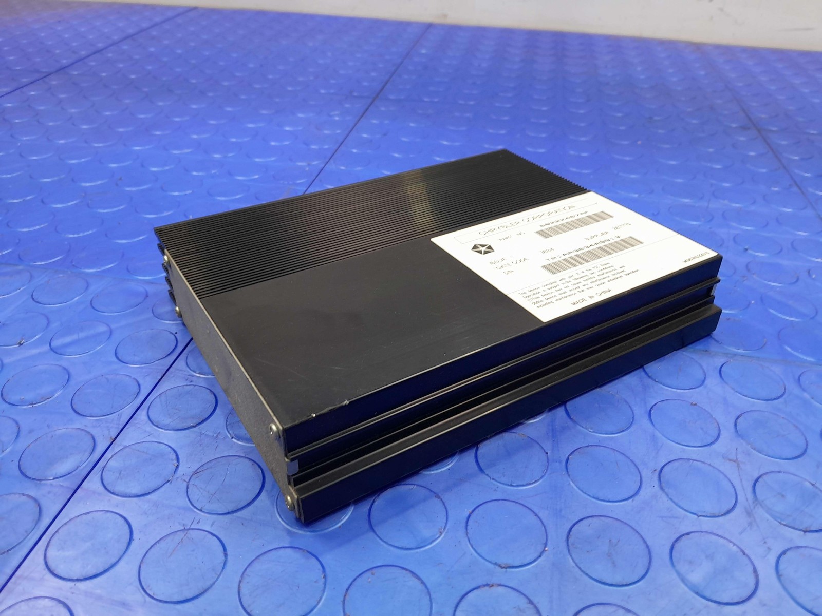 15-16 Dodge Charger Challenger 276 Watt Radio Audio Amplifier OEM 68222467AF