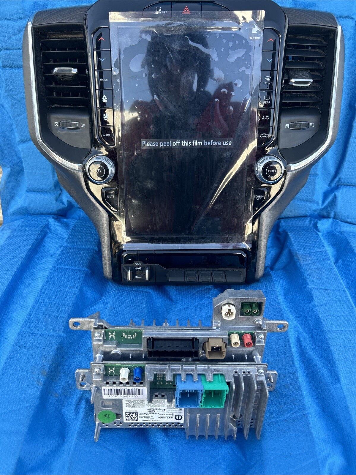 19-25 RAM 12″ UCONNECT 4C CARPLAY/GPS NAV/SXM UAX RADIO BEZEL DISPLAY 68598596AC