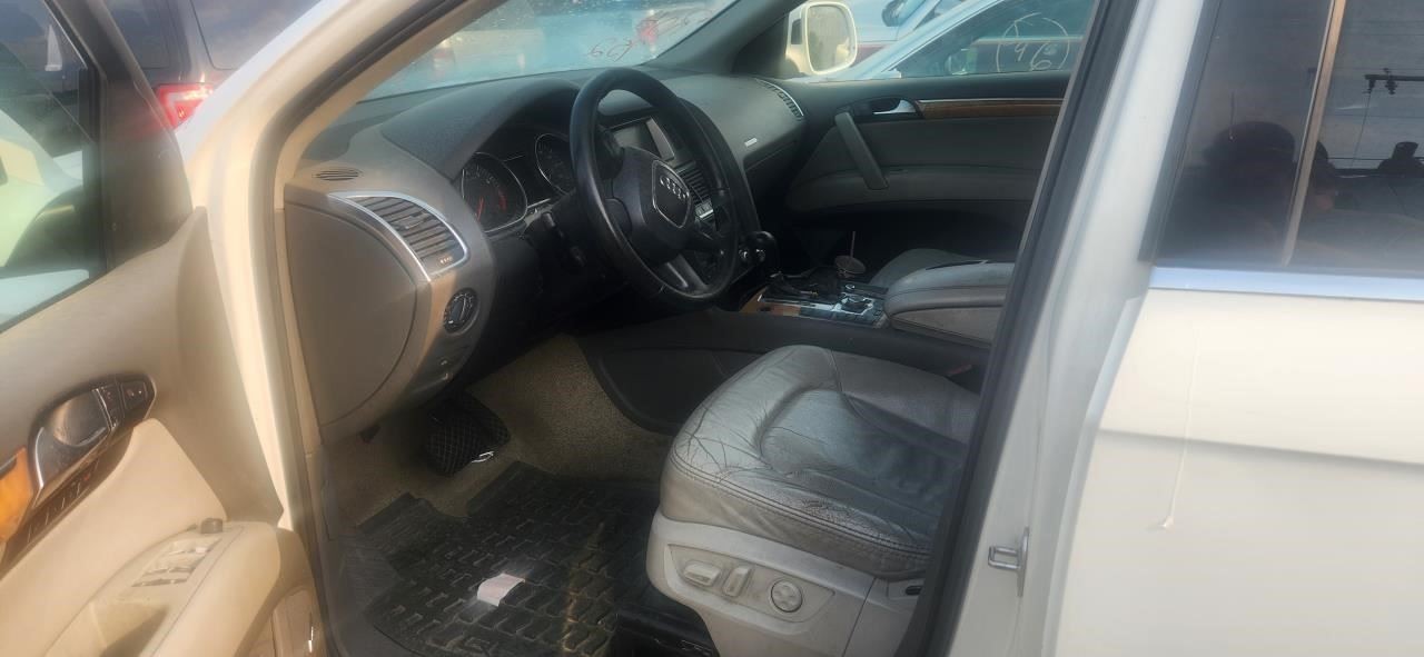 Audio Equipment Radio Control Panel Console Mounted Fits 07-11 AUDI Q7 30779551