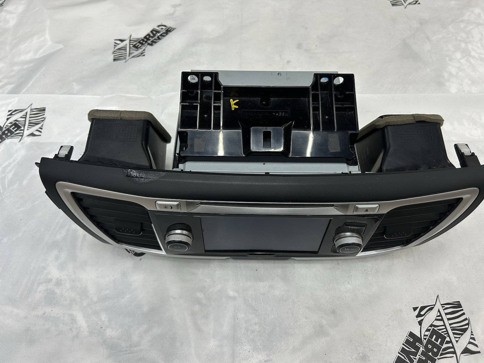 2013-2015 Honda Accord Oem Radio receiver Cd Player Display Screen ac vent