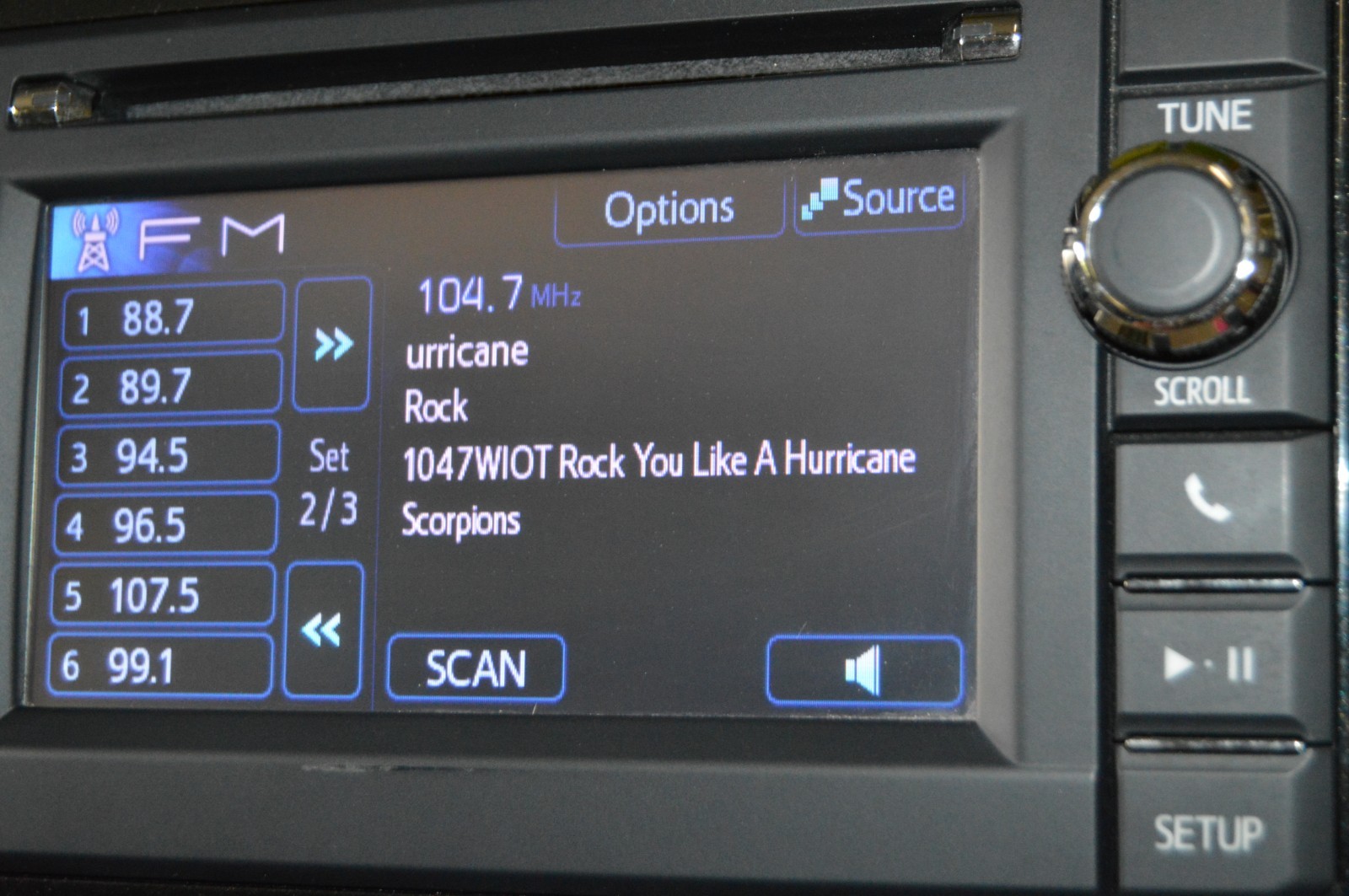 12 13 Toyota Tacoma OEM 57053 touchscreen Bluetooth CD player radio 86140-04080