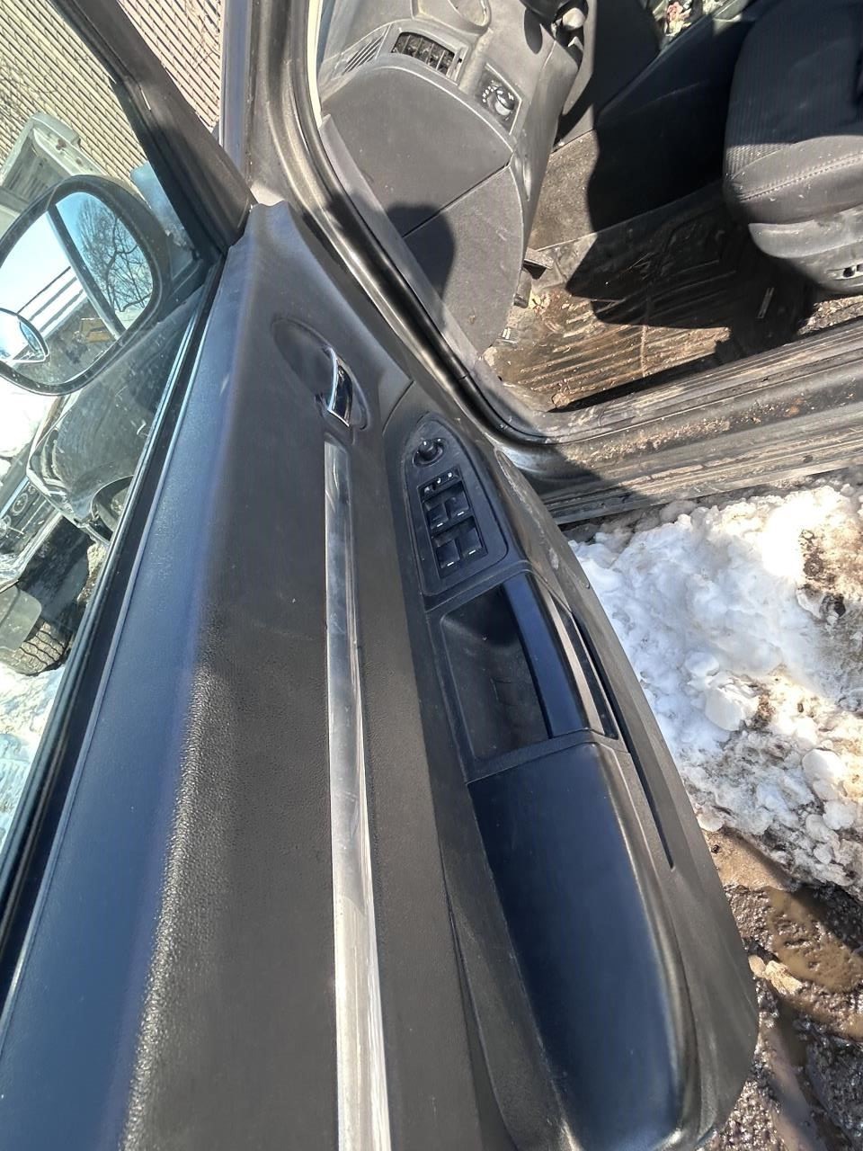 2008-2010 Dodge Dakota Radio AM FM CD-MP3 Face Plate ID RES OEM 1507772