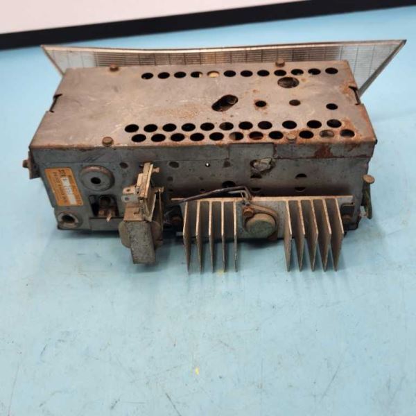 AM RADIO 12-VOLT FITS 1962 STUDEBAKER “UNTESTED” 1081549