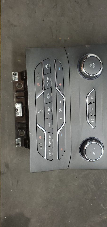 Audio Equipment Radio Control Panel 8.0″ Screen Opening Fits 15-18 EDGE 1116170