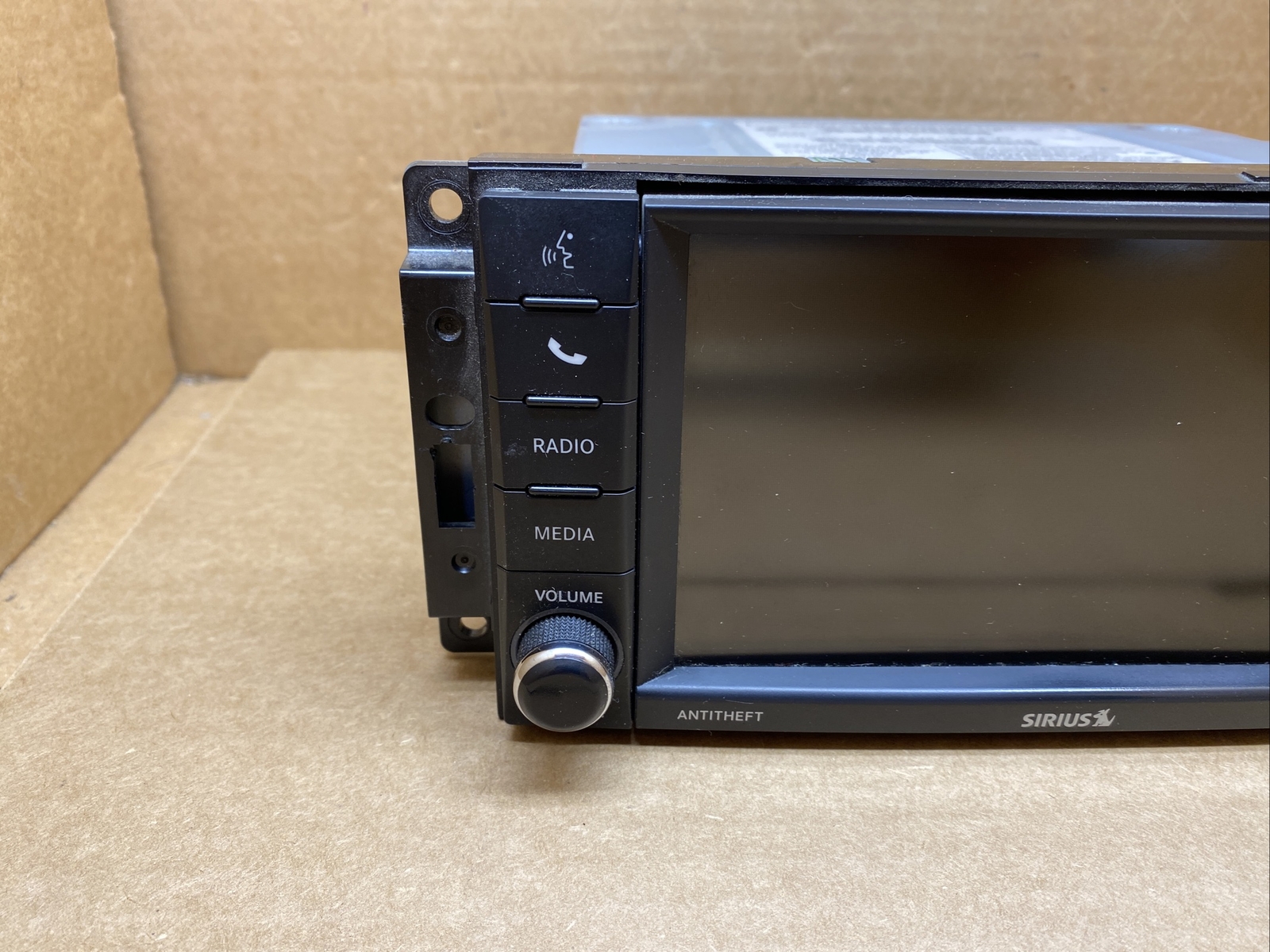 Jeep Dodge Chrysler RBZ MyGIG 430 Touchscreen Radio DVD Player P05091201AD