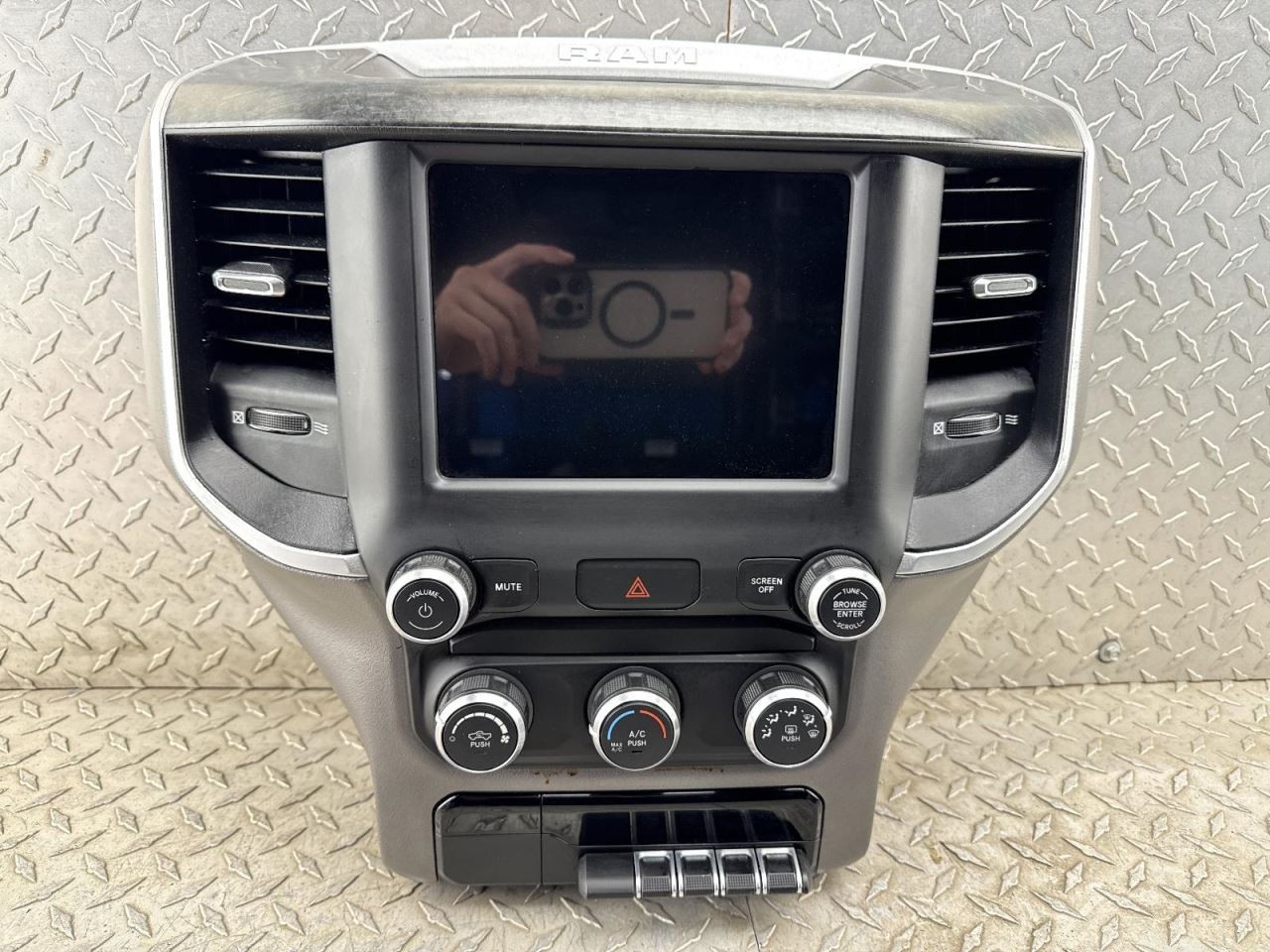 Audio Equipment Radio New Style 6 Lug Wheel Fits 19-20 DODGE 1500 PICKUP 615588