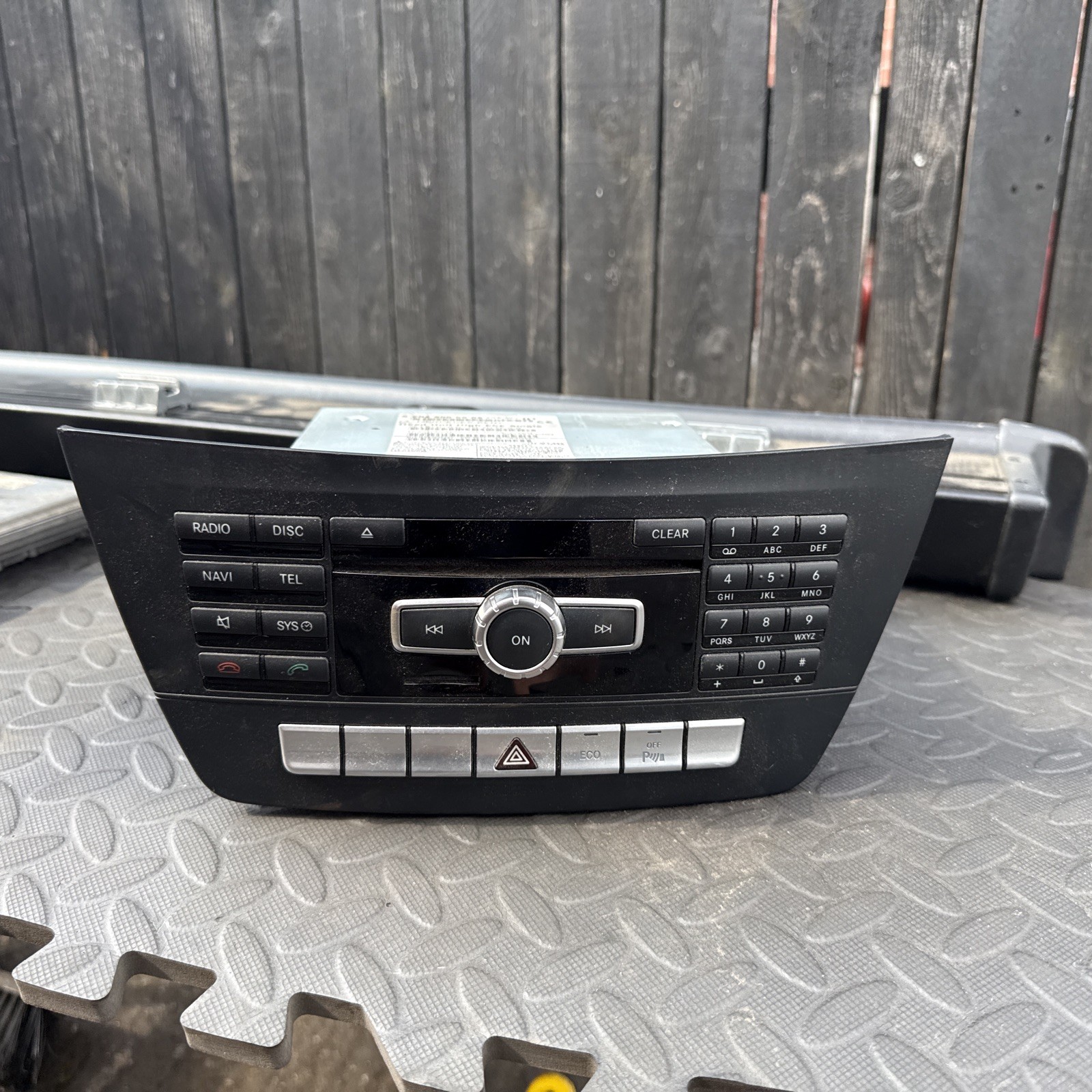 MERCEDES C CLASS W204 RADIO CD PLAYER HEAD UNIT A2049005908