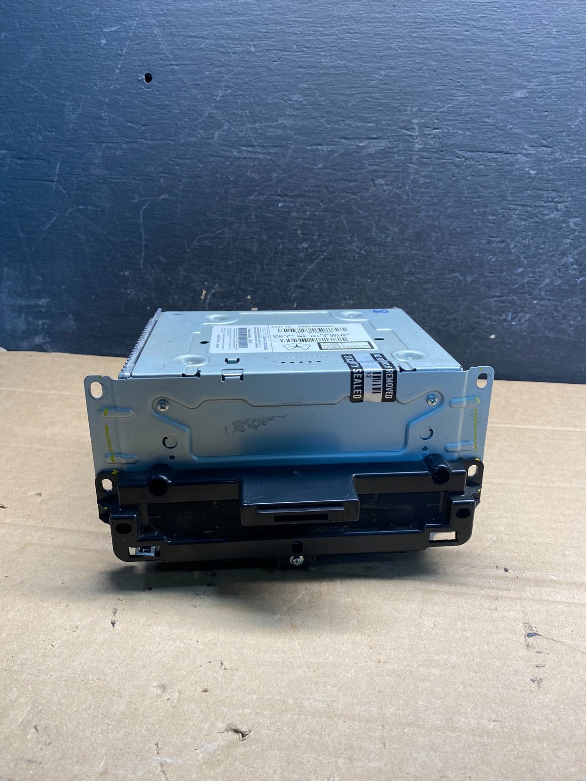 2011 to 2014 Chrysler 300 Am Fm Cd Player Radio Receiver OEM AE8143 DG