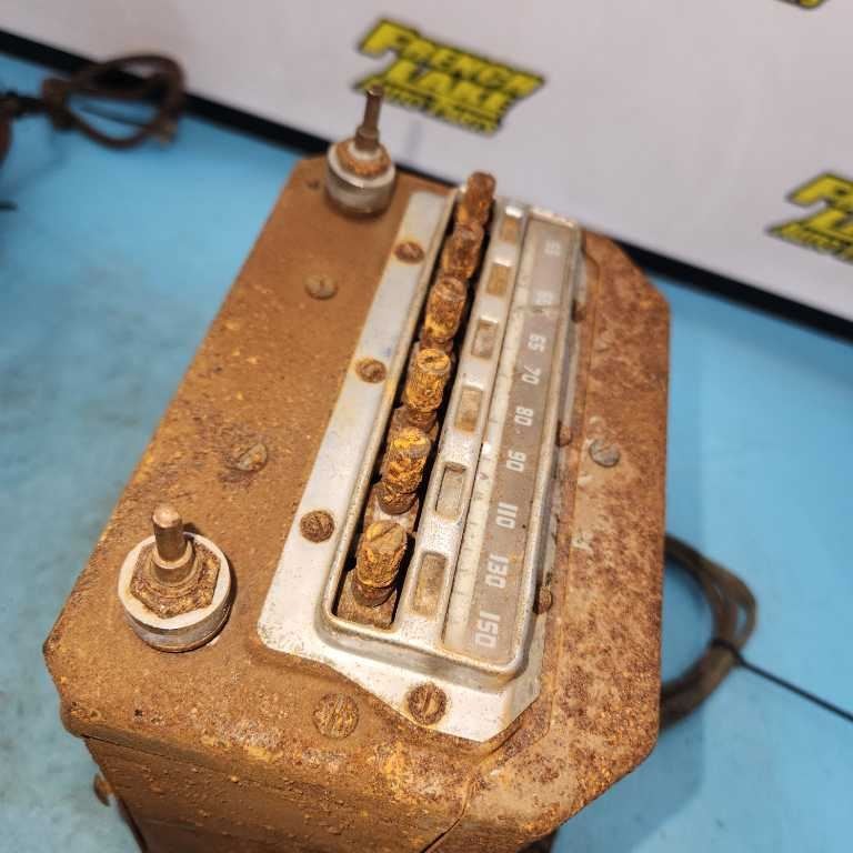 PARTS DONOR RADIO W/SPEAKER Fits 1939 OLDSMOBILE 1244040