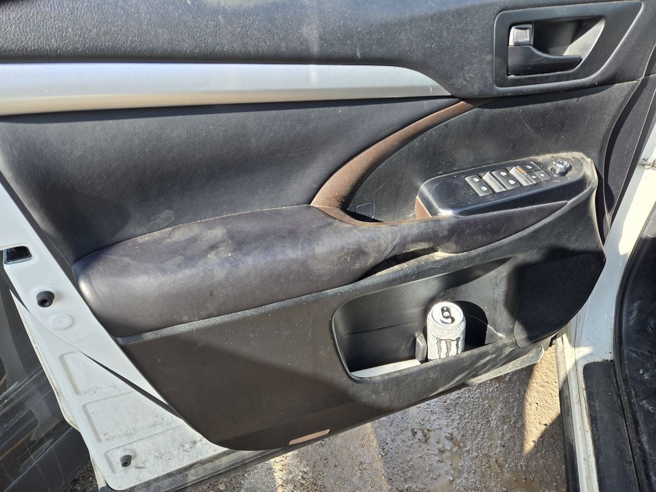 2016 Toyota HIGHLANDER Radio Display And Receiver ID P11264 on Radio Face