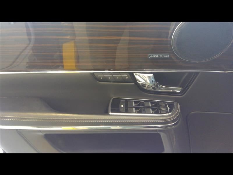Info-GPS-TV Screen Display Dash Mounted Fits 13 XJ 530833