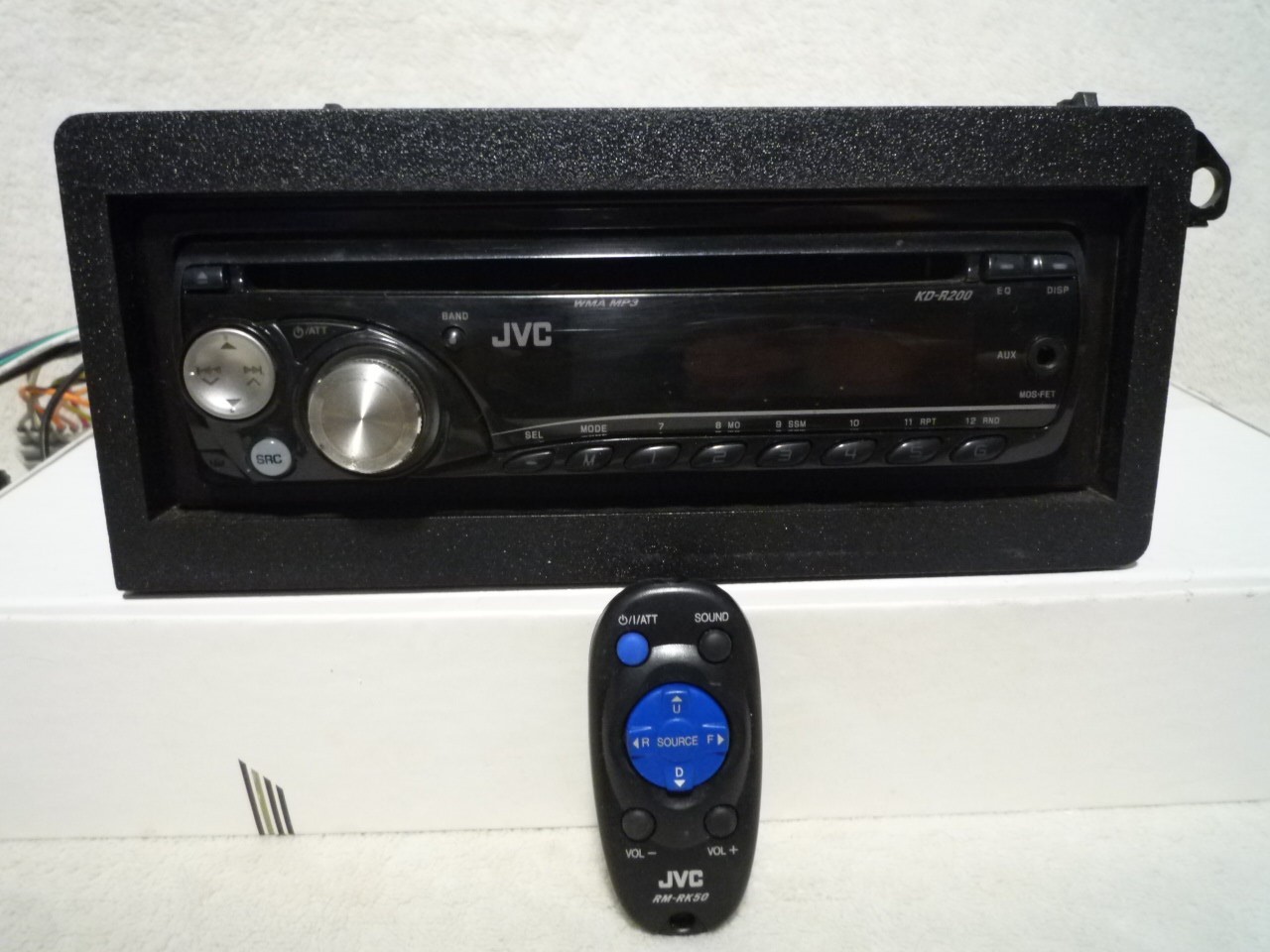 JVC ~ AM/FM MP3 CD PLAYER RADIO with REMOTE ~ MODEL KD-R200