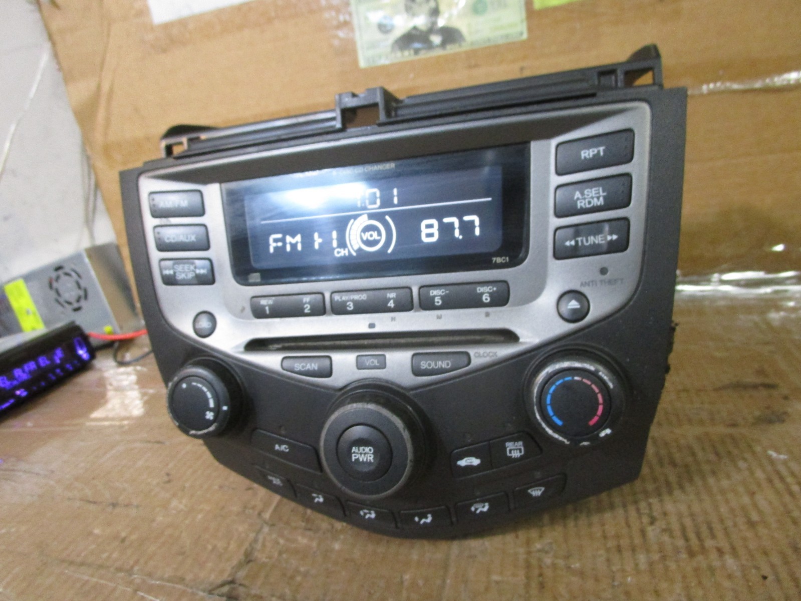 03-07 Honda Accord Radio Stereo 6 Disc CD Player Receiver 39175sdaa120 W/CODE