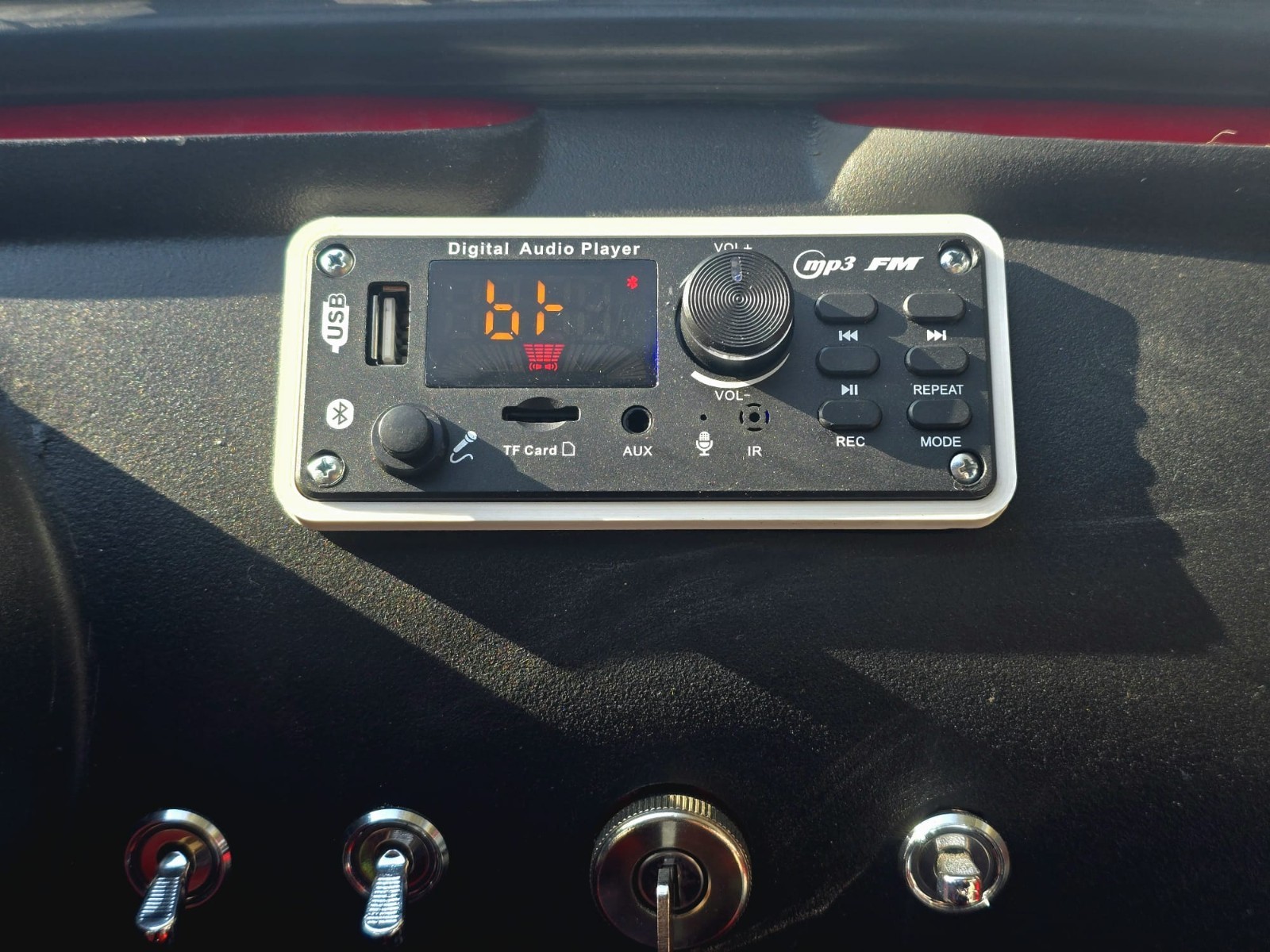 Fiat 500 Era F L R 126 Car Stereo FM Radio Bluetooth USB Handsfree 70W