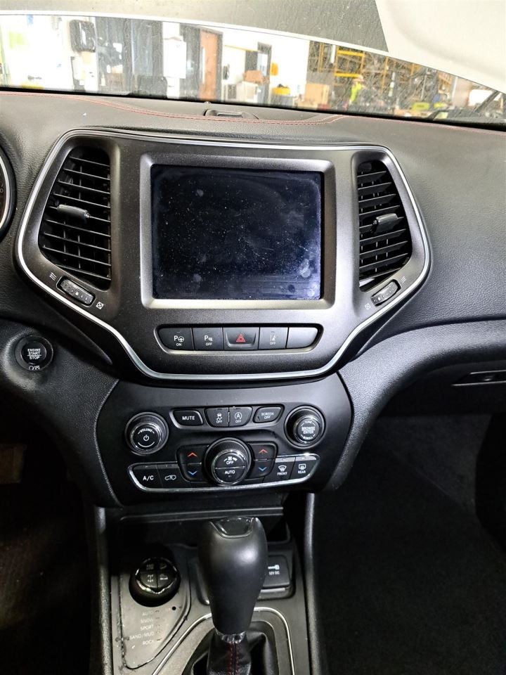 2019 Cherokee Stereo Radio Display & Receiver Sku#4499357