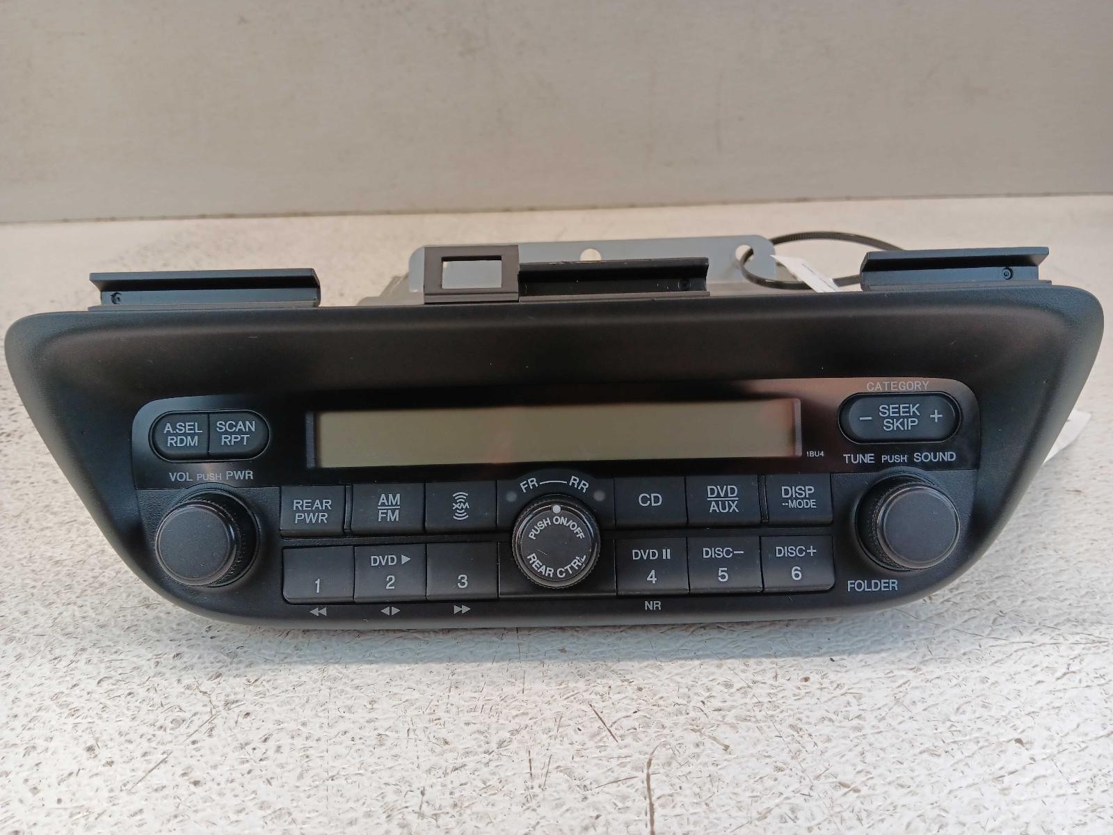 05-10 Honda Odyssey Radio Receiver VIN 7 (8th digit) **May Need Programming**