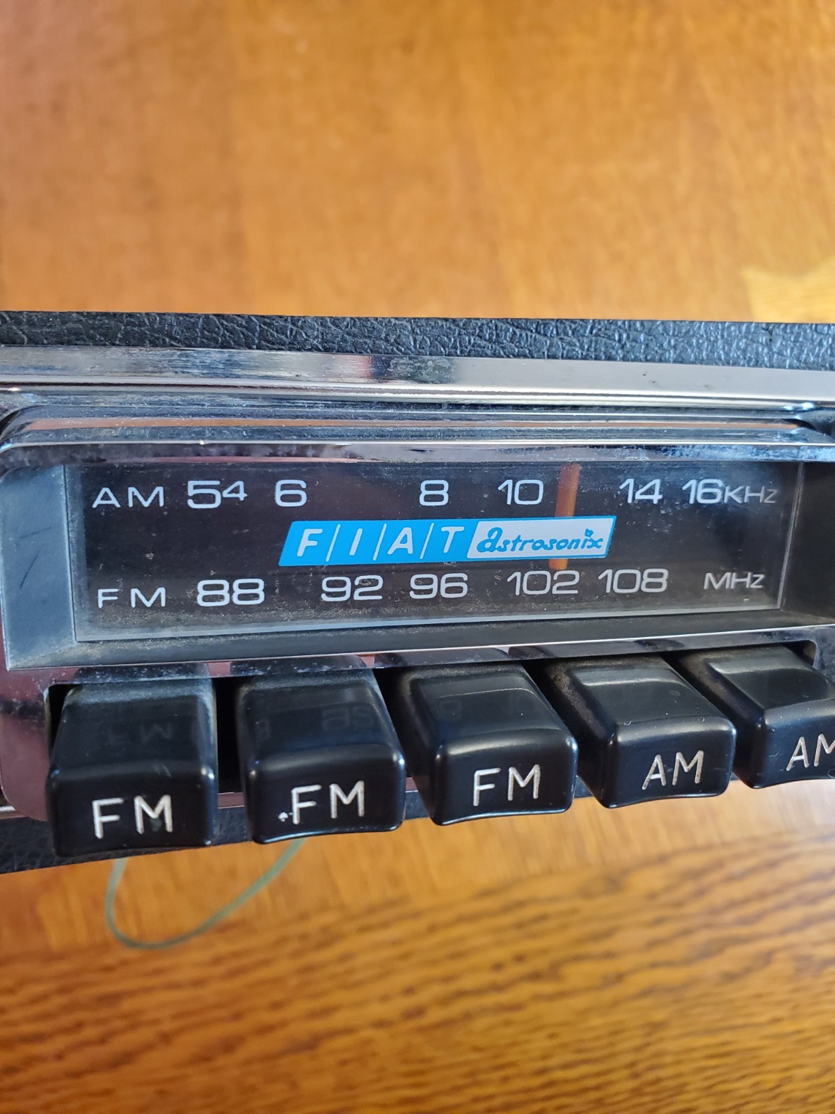 Fiat Astrosonix Stereo Pushbutton AM/FM Original Radio, Part # 8966