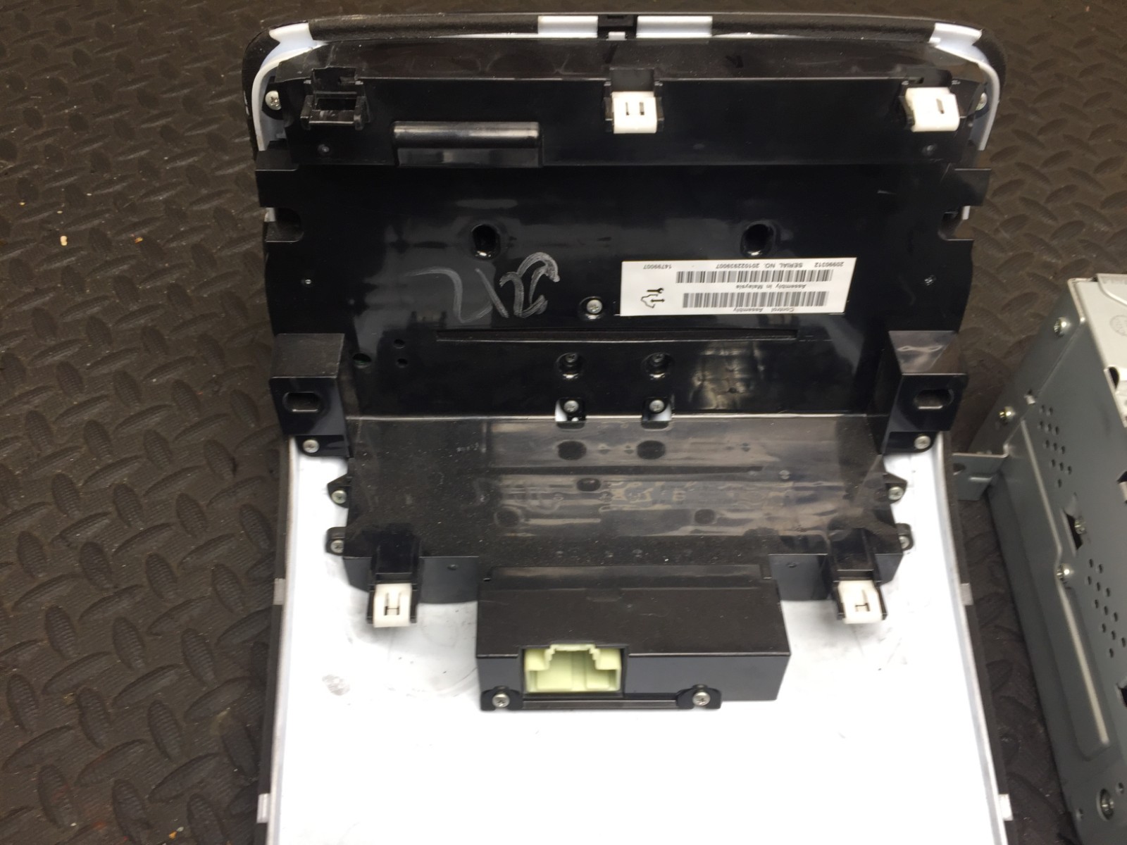 2010-2012 Chevrolet Camaro SS OEM Factory Stereo Head Unit Screen Radio #2 8212