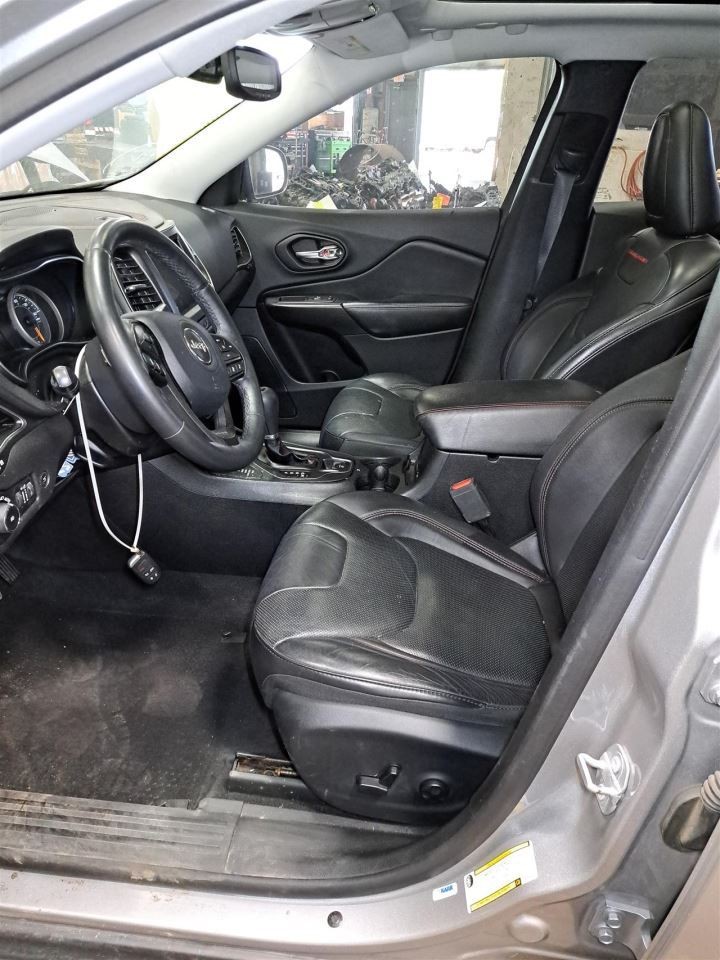 2019 Cherokee Stereo Radio Display & Receiver Sku#4499357