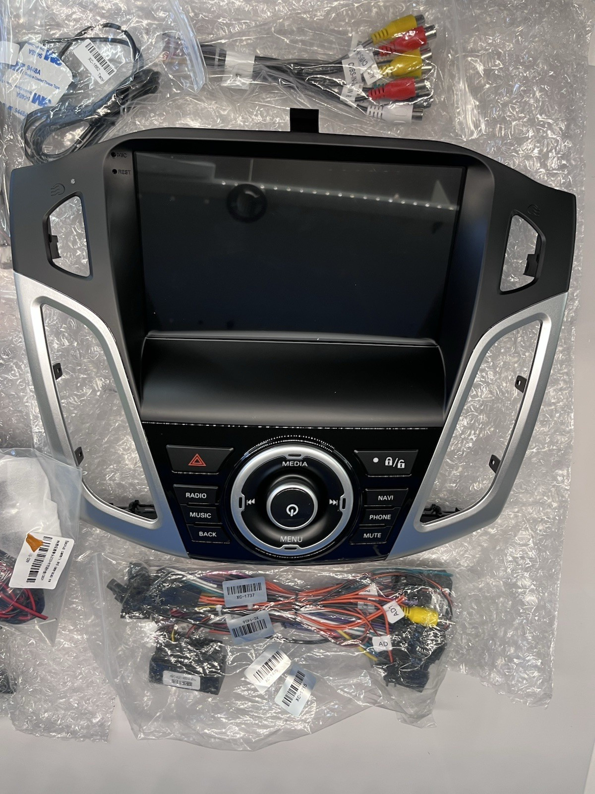 Ford Focus 2012-2018 Android 13 Car Stereo 9″ Touchscreen 4GB 64GB Wireless CarP