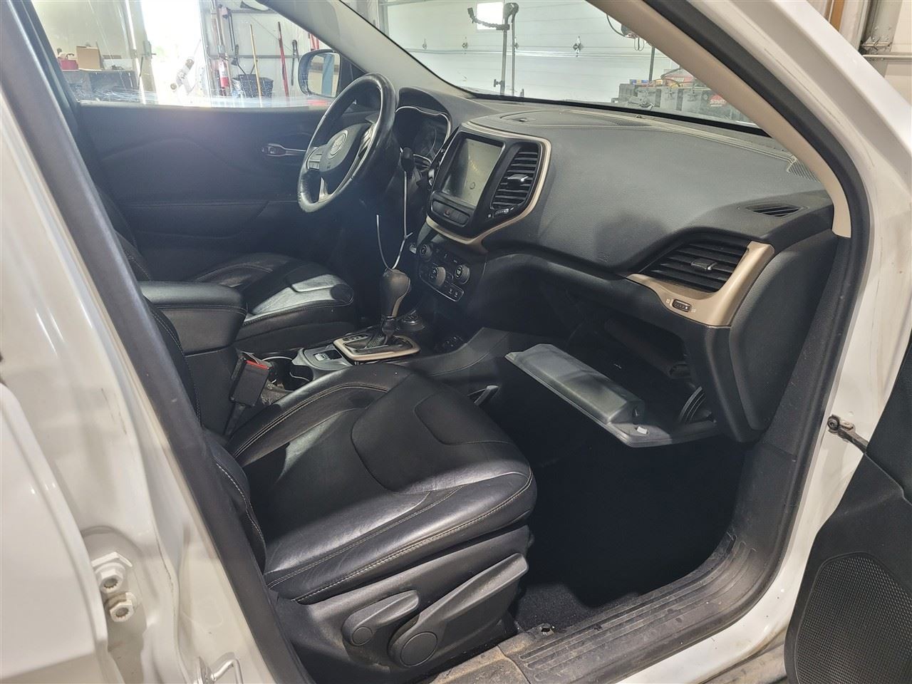 Radio Player Radio Receiver 8.4″ Display Screen Fits 14 CHEROKEE 1159832