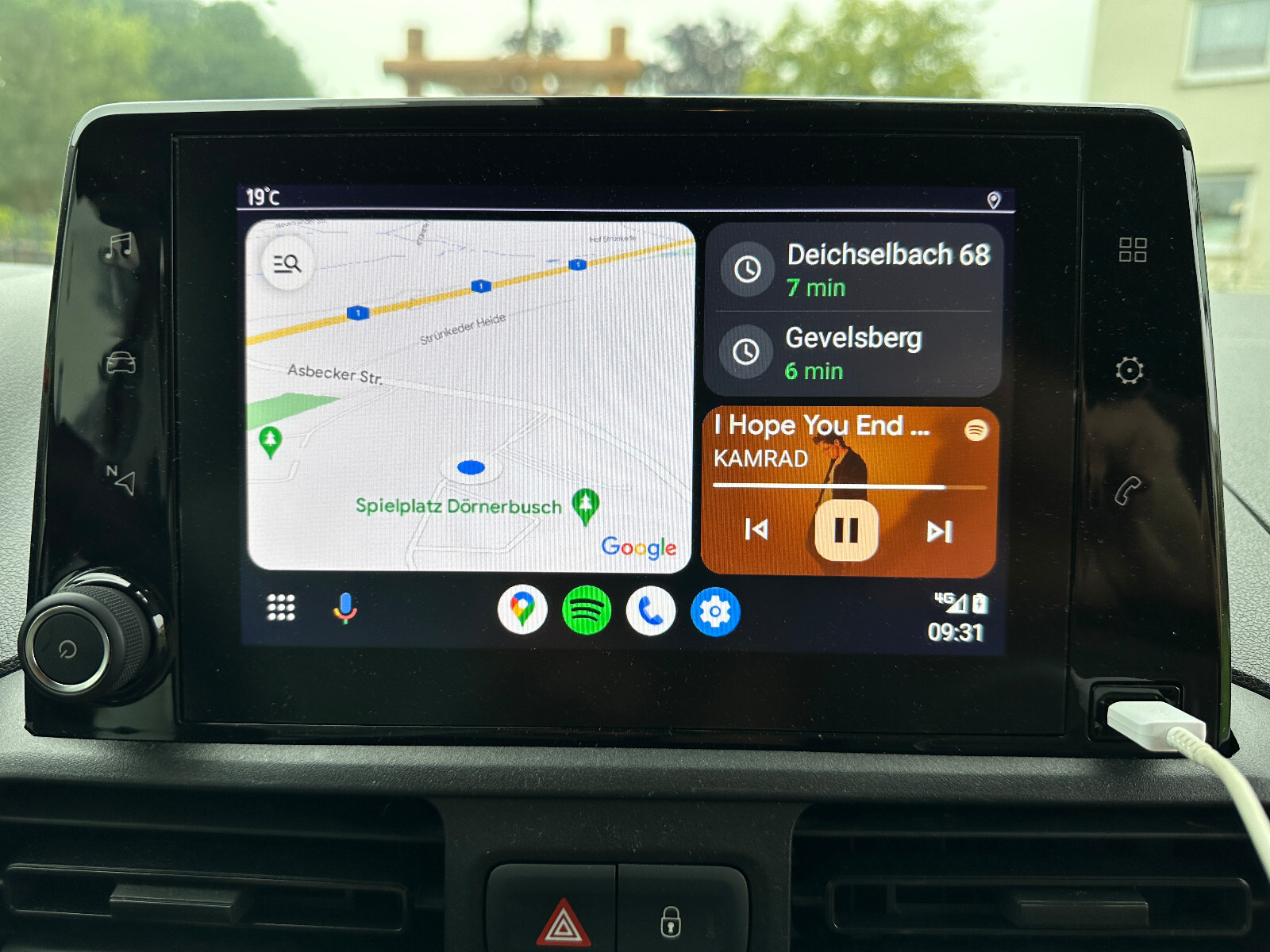 Genuine Apple CarPlay + Android Auto Toyota Proace (Colour Display Not Available