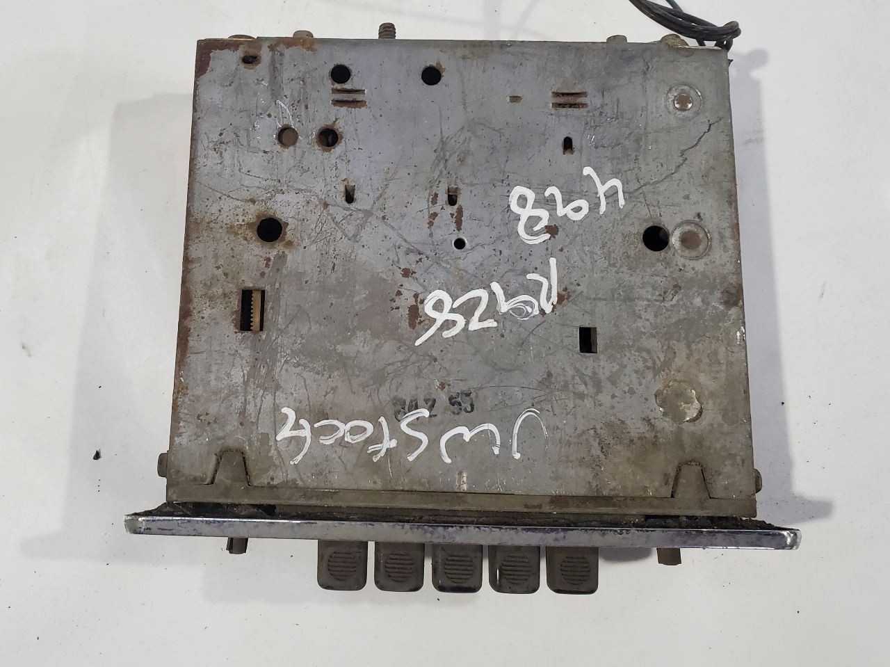 1968 1970 Volkswagen Beetle OEM Sapphire IX Not Tested Radio Sold As Is