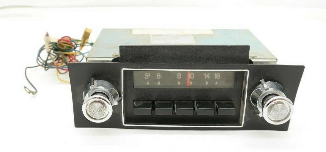 Vintage A-R-A Car Radio AM Push button Model 6703100 12 Volt Negative Ground TF
