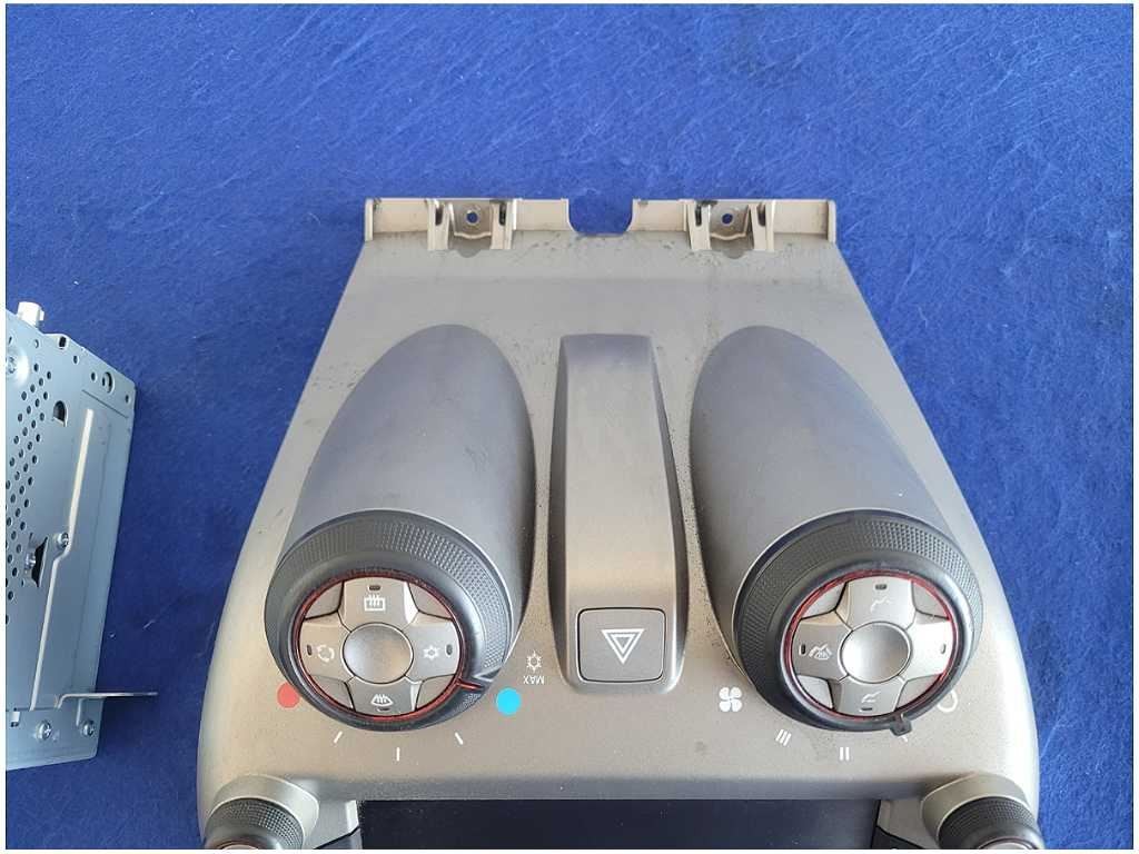 2015 Chevrolet Camaro SS Coupe Receiver Audio Info Screen Face Plate 2882