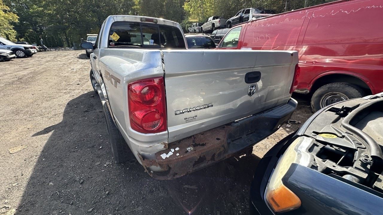 2008-2010 Dodge Dakota Radio AM FM CD-MP3 Face Plate ID RES OEM 1412321
