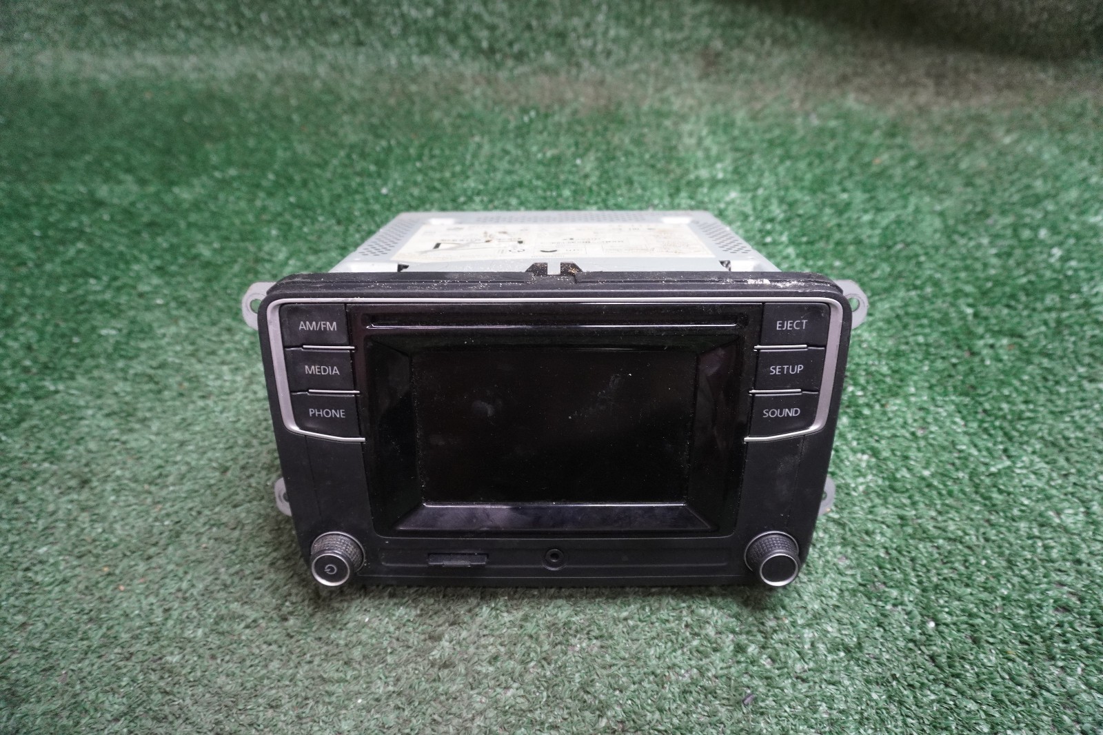 2016 2017 VOLKSWAGEN Passat RADIO RECEIVER AM FM DISPLAY SCREEN OEM 561035150