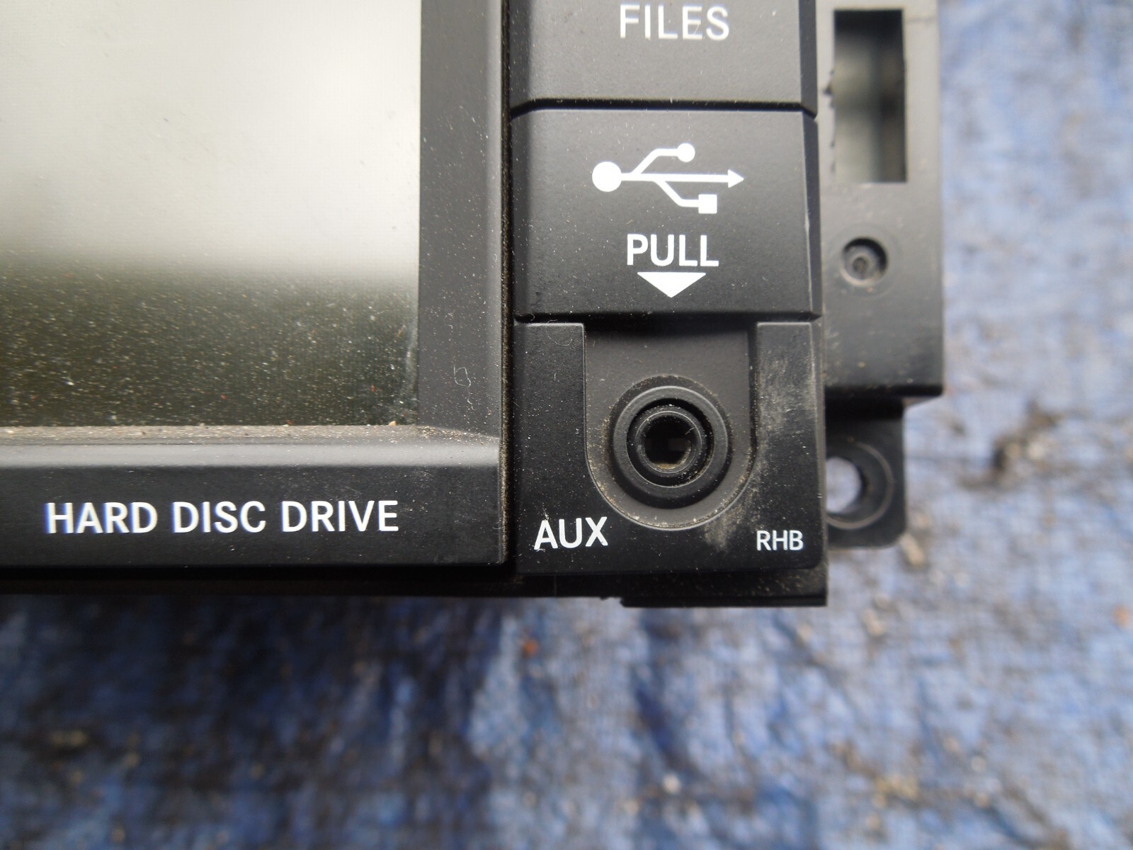 2012 Dodge Caravan RHB cd player radio assembly navigation OEM sirius MP3 30pp