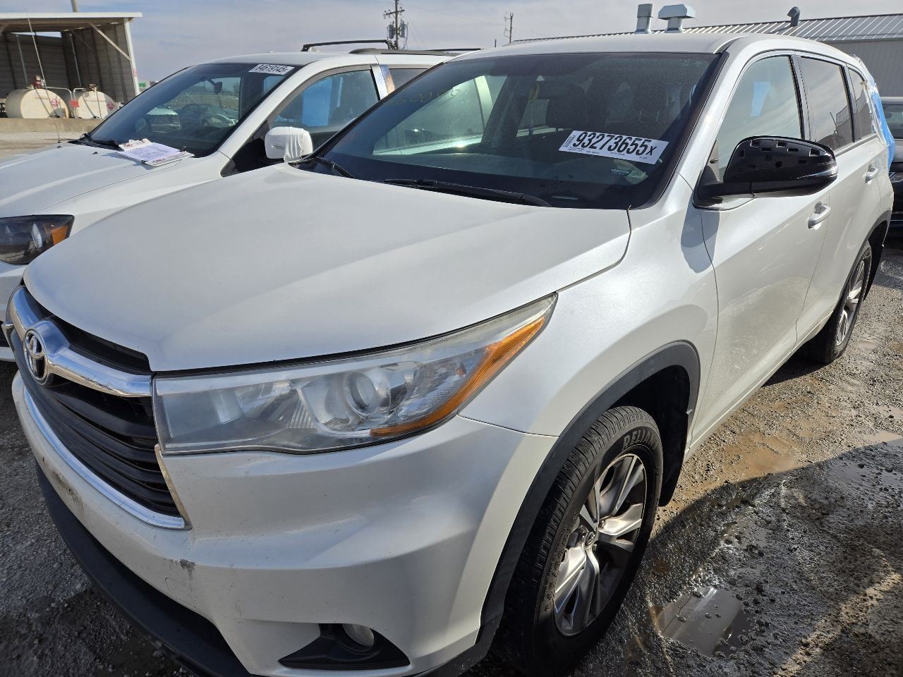 2016 Toyota HIGHLANDER Radio Display And Receiver ID P11264 on Radio Face