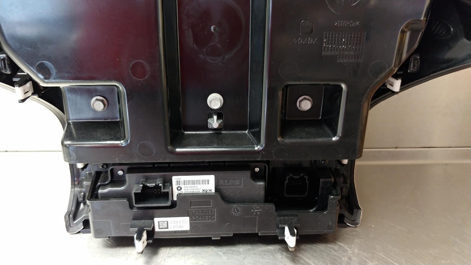 2021 Dodge Ram 1500 12″ Uconnect Radio Display Screen w/ Receiver 6EJ822C1AE