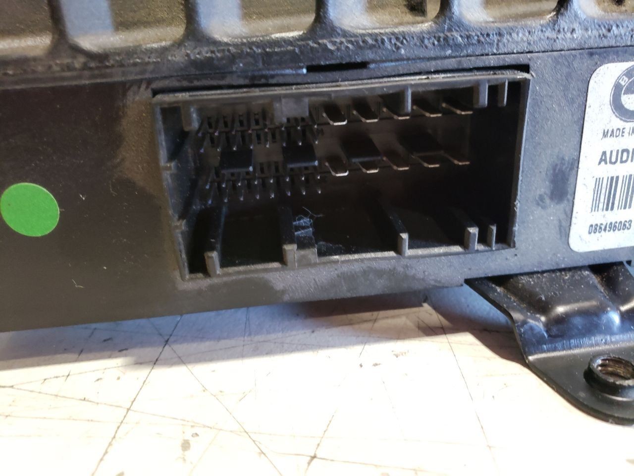 (E46/4 Lear) Amplifier – 2005 BMW 325I E46 Sedan – OEM 8383871