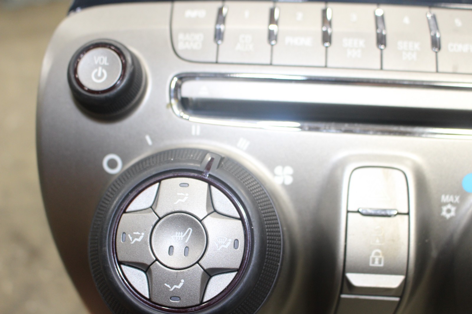 2010-12 Camaro Heater Climate Control Radio Control Display & Receiver 92235960