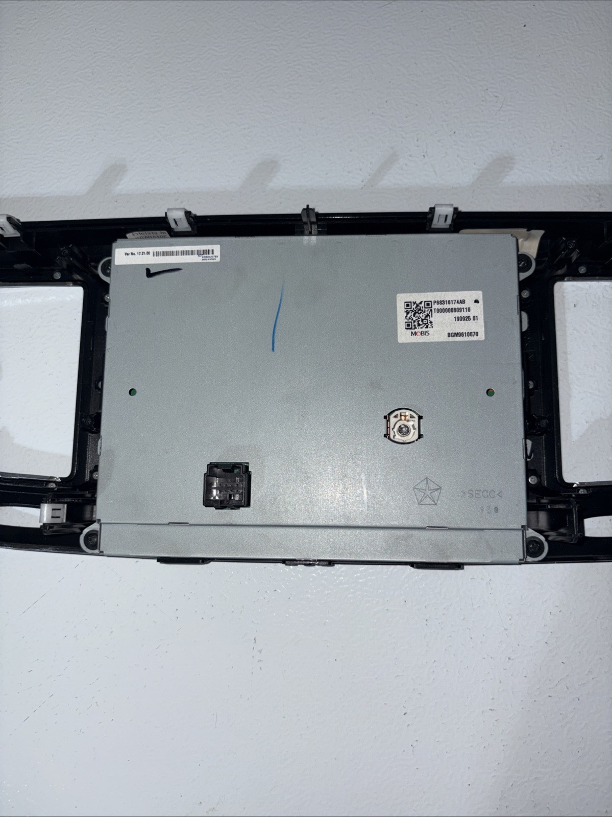 Uconnect Radio head Unit For 2018-2020 Chrysler Pacifica