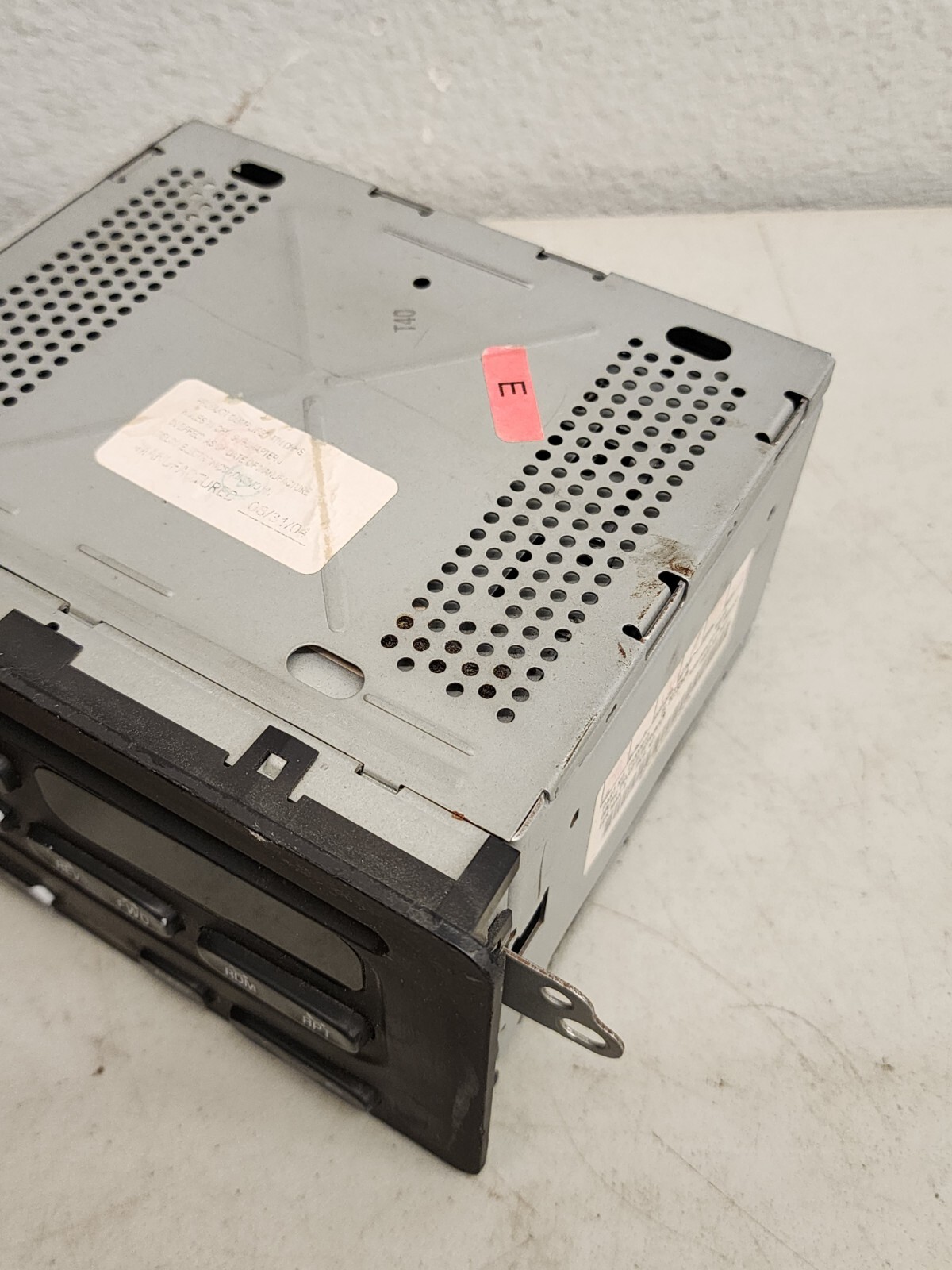 Stereo Radio AM FM CD Player 10315119 Fits 03-05 CHEVROLET CAVALIER B210-107353