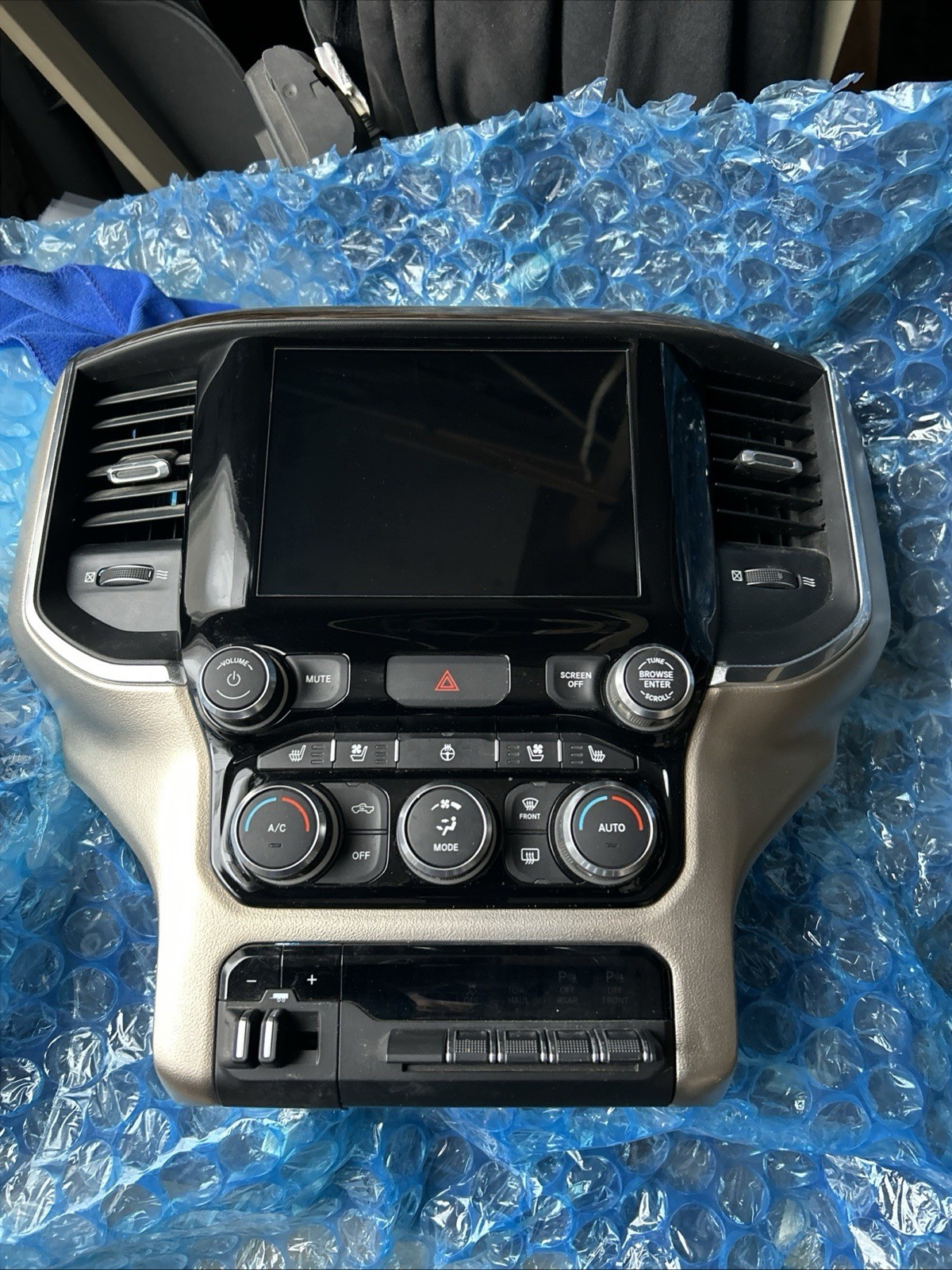 2019 2020 2021 RAM 1500 2500 3500 UCONNECT 4C NAV 8.4″ DISPLAY Screen w/ BEZEL