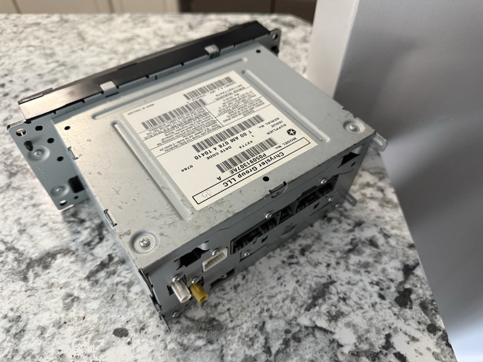 2013-2014 Dodge Challenger AM-FM Navigation UConnect Radio ID RHR