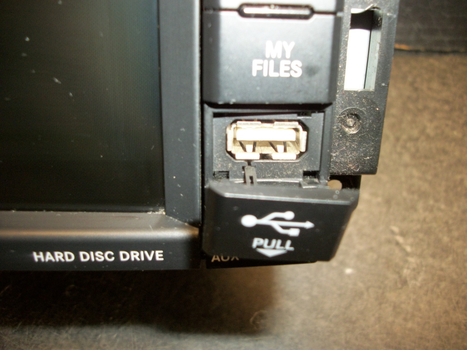 13 14 15 16 17 18 CARAVAN TOWN & COUNTRY SAT Radio CD RBZ UCONNECT P68368207AA