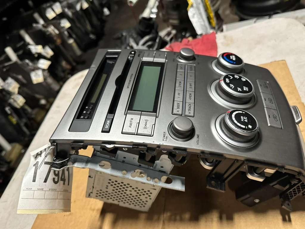 2009- 2012 Hyundai Veracruz Radio Stereo Cd Player with A/C Control OEM