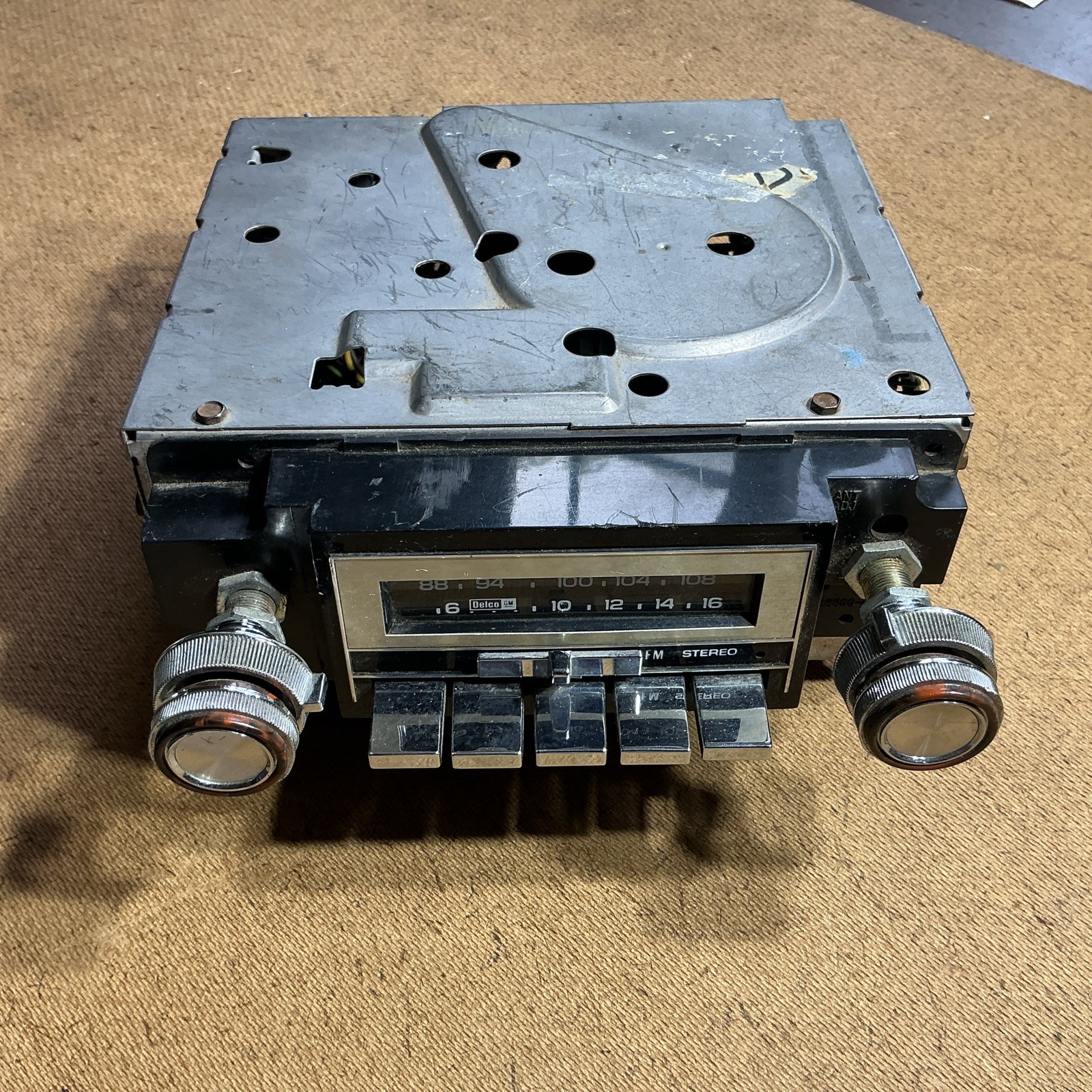 1977-78 Chevy Nova/Corvette/Impala AM/FM Radio Unit OEM – I6026599-AI-8