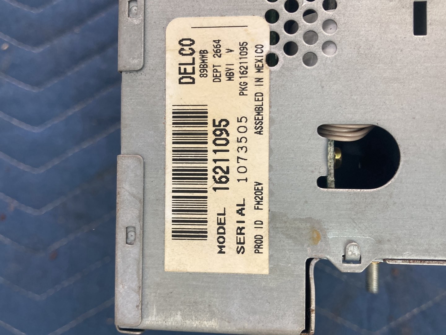1995-1997 Chevrolet Silverado GMT400 Radio AC Delco CD AM FM 16211095 OEM
