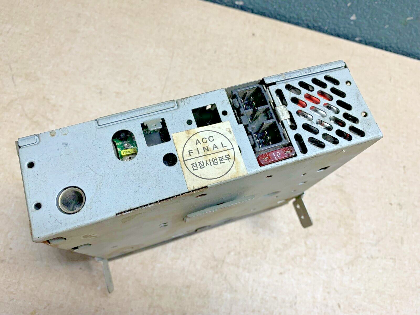 2000 01 HYUNDAI TIBURON RADIO CASSETTE PLAYER CONDITION UNKNOWN