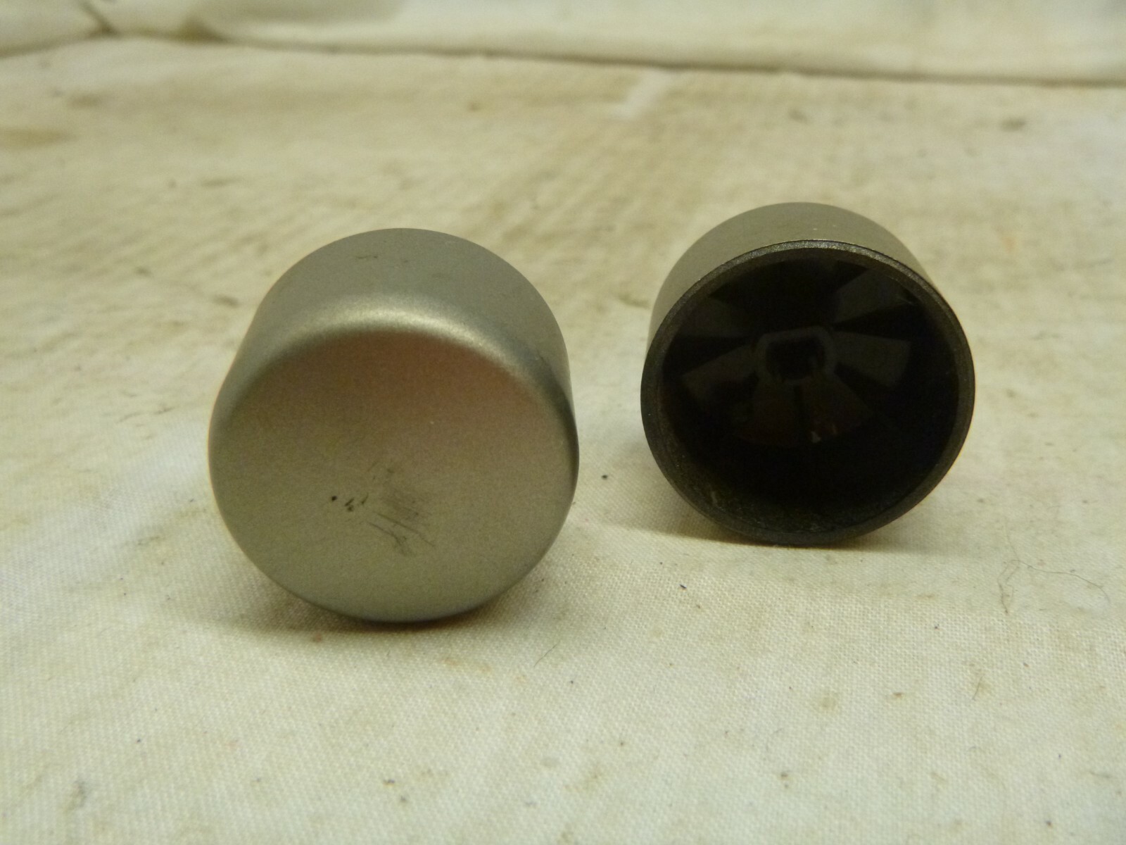 07 08 09 Toyota Camry Radio Cd Knob Set for Face ID 11832 11815 11846 11851 B621
